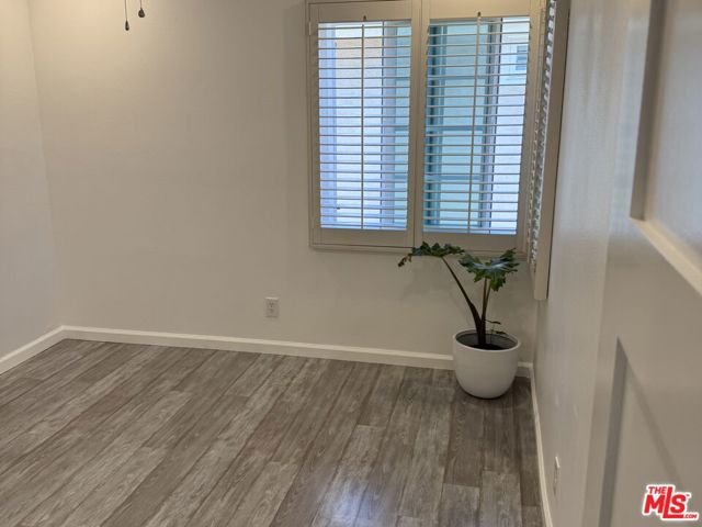 3712 Carrington Court, Inglewood CA: https://media.crmls.org/mediaz/e2be9013-4229-45f7-a256-6b6694bcce7f.jpg