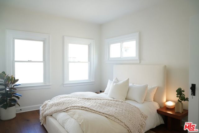 322 S Kingsley Drive, Los Angeles CA: https://media.crmls.org/mediaz/e2bef5a2-5f69-47aa-9a9f-61b753dd2739.jpg