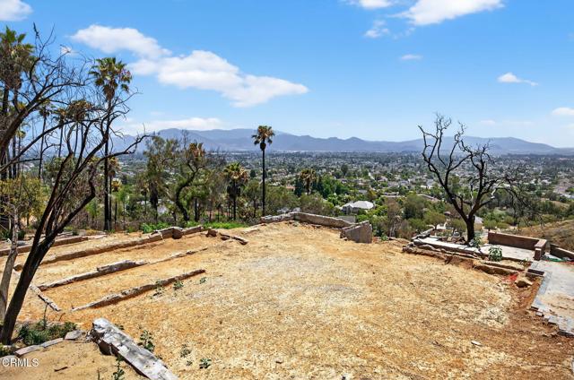 375 W Highland Drive, Camarillo CA: https://media.crmls.org/mediaz/e2bf46a6-ebd1-4cff-86df-9a136f97495e.jpg