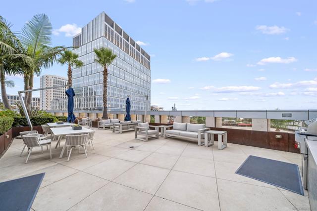 888 W E St, San Diego CA: https://media.crmls.org/mediaz/e2bf4fc8-d18b-4ab8-bb68-843965625b35.jpg
