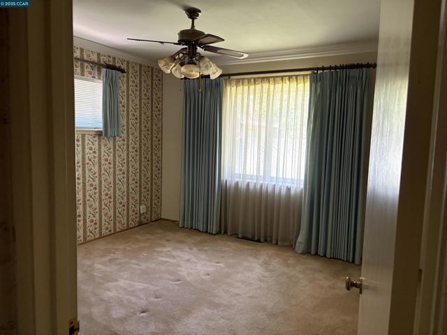 3041 Concord Blvd, Concord CA: https://media.crmls.org/mediaz/e2c0acd7-acd4-4340-a51b-82a1630094fe.jpg
