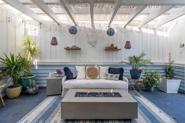 579 Hygeia Ave, Encinitas CA: https://media.crmls.org/mediaz/e2c0c388-0283-41a4-94a1-b3df4c2682c8.jpg