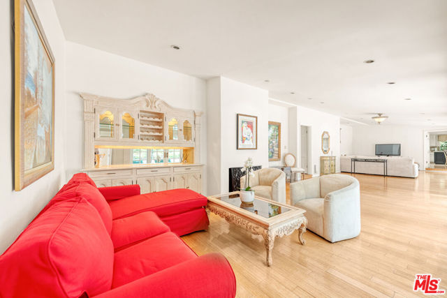 1148 COLDWATER CANYON Drive, Beverly Hills CA: https://media.crmls.org/mediaz/e2c0e956-c097-41d5-93a1-4f07c789dbb5.jpg
