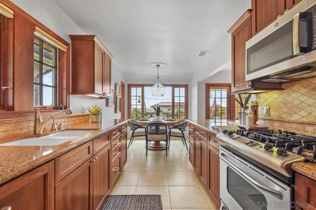 1250 Willow St, San Diego CA: https://media.crmls.org/mediaz/e2c13562-950b-40e6-9044-c8c33d3e72eb.jpg