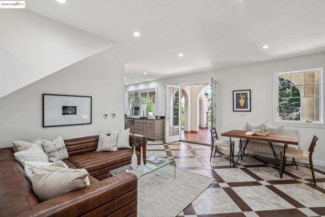 6051 MARGARIDO Dr, Oakland CA: https://media.crmls.org/mediaz/e2c15556-2c70-471a-a521-e5b71fedb674.jpg