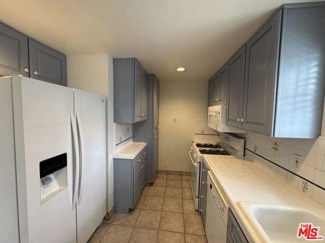 2437 Granville Avenue, Los Angeles CA: https://media.crmls.org/mediaz/e2c19236-8299-4fb0-83fc-b5bf2dce8a9f.jpg