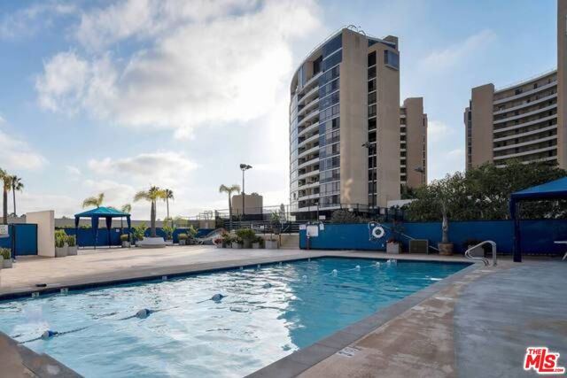 4316 Marina City Drive, Marina del Rey CA: https://media.crmls.org/mediaz/e2c19c30-9dd1-4b47-8b6a-e014045e8a91.jpg