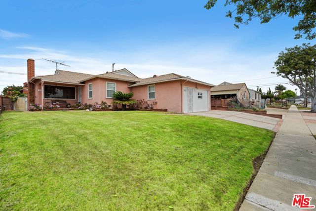 2533 W 118th Place, Hawthorne CA: https://media.crmls.org/mediaz/e2c24077-eb4e-412f-84ae-6b243cf42bef.jpg