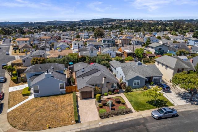 141 Knoll Circle, South San Francisco CA: https://media.crmls.org/mediaz/e2c24b8a-7573-4650-9c56-cd1d480ae16f.jpg