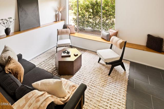 1256 Club House Drive, Pasadena CA: https://media.crmls.org/mediaz/e2c25cc3-9376-4026-a236-a1057a4a416c.jpg