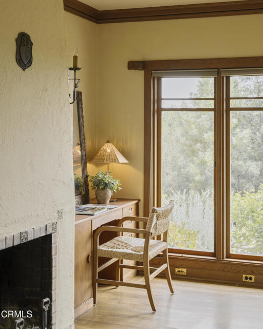 402 Lynn Drive, Ventura CA: https://media.crmls.org/mediaz/e2c2e39e-7994-451f-b1a2-f79104a06957.jpg