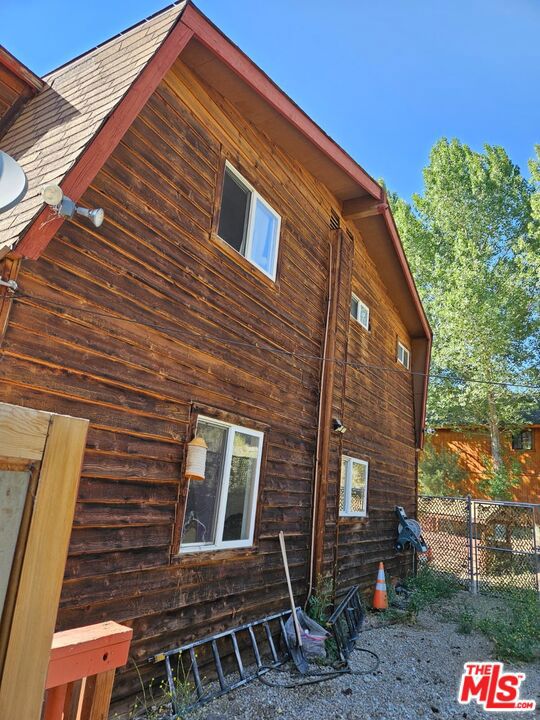2033 Tulip Place, Pine Mountain Club CA: https://media.crmls.org/mediaz/e2c2e643-0ad4-4494-a987-3476e9c1e047.jpg