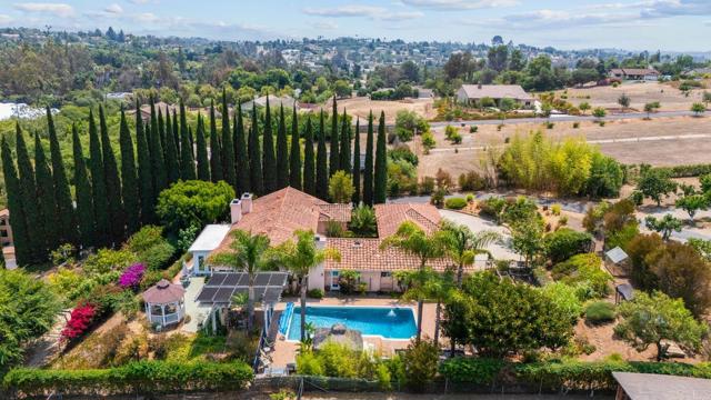 Detail Gallery Image 1 of 1 For 2011 Green Canyon Rd, Fallbrook,  CA 92028 - 4 Beds | 2/1 Baths