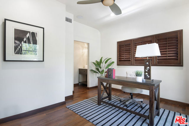 664 S Highland Avenue, Los Angeles CA: https://media.crmls.org/mediaz/e2c3859d-54d7-47ff-8464-712a70e85b60.jpg