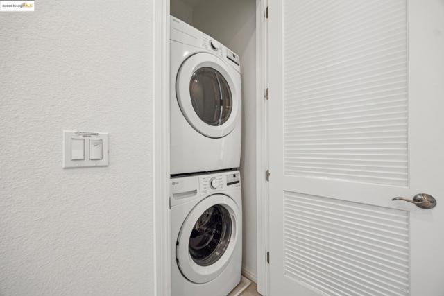 2823 Cathwood Ln, Alameda CA: https://media.crmls.org/mediaz/e2c46fed-d40b-4a1f-8444-4f3336cd1a49.jpg