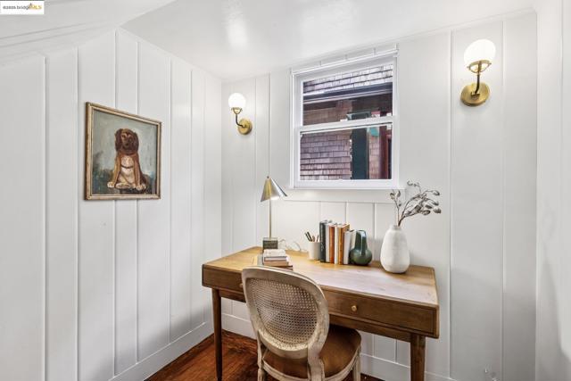 3019 Benvenue Ave, Berkeley CA: https://media.crmls.org/mediaz/e2c4b872-fe76-4264-aea0-c1b25e48f542.jpg