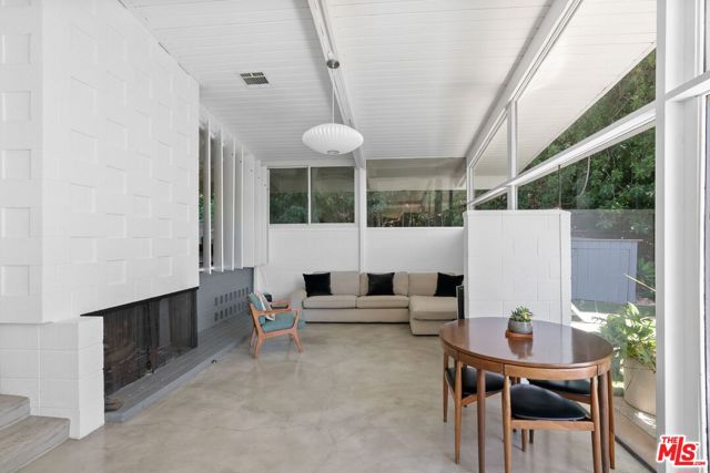 810 Bramble Way, Los Angeles CA: https://media.crmls.org/mediaz/e2c5723b-cf9a-4e7c-99fe-660088e2d17e.jpg