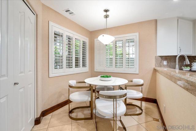 2888 Torrey Pines Rd, La Jolla CA: https://media.crmls.org/mediaz/e2c5730a-f240-4083-9a56-4c981ea0c3c4.jpg