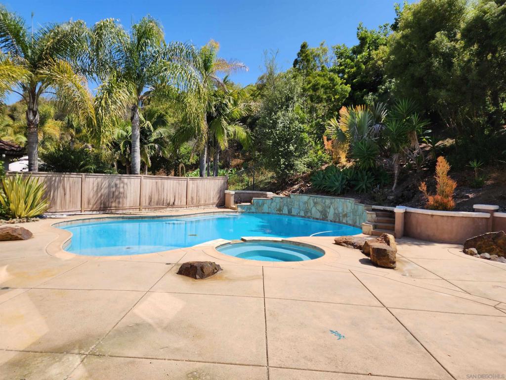 16073 Falcon Crest Dr. - photo 2