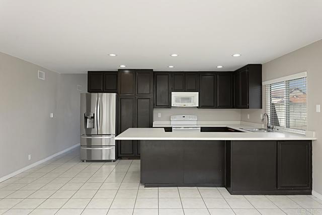Detail Gallery Image 11 of 34 For 11123 Pisces Way, San Diego,  CA 92126 - 4 Beds | 2 Baths