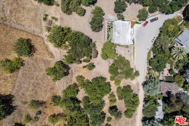 3995 Glenalbyn Drive, Los Angeles CA: https://media.crmls.org/mediaz/e2c65388-d44c-400c-8131-0c58870d2f33.jpg