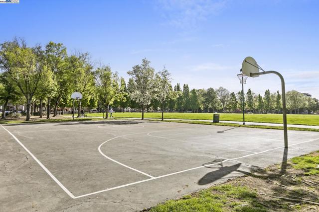 3275 Dublin Blvd, Dublin CA: https://media.crmls.org/mediaz/e2c6a713-001f-4ecb-b7ff-d0f5431c4eeb.jpg
