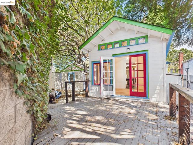 1545 Mariposa St, Richmond CA: https://media.crmls.org/mediaz/e2c743eb-4bd1-4d36-9f03-4d09327d3cc8.jpg