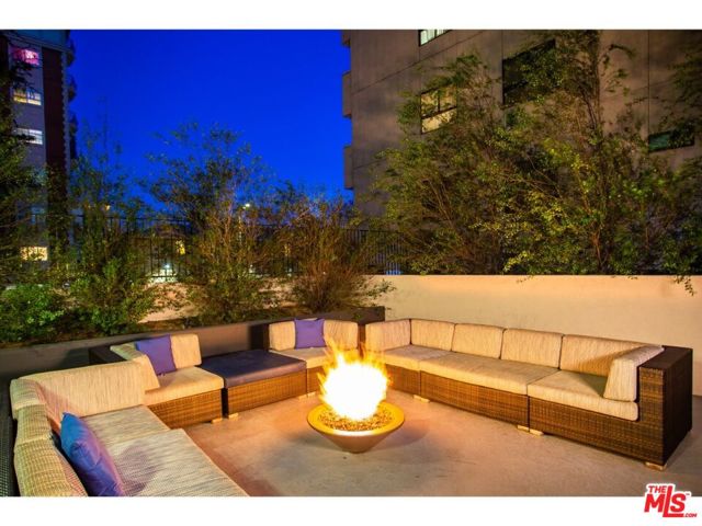 3460 W 7th Street, Los Angeles CA: https://media.crmls.org/mediaz/e2c752a5-798f-4175-8eef-f0b2adab7966.jpg