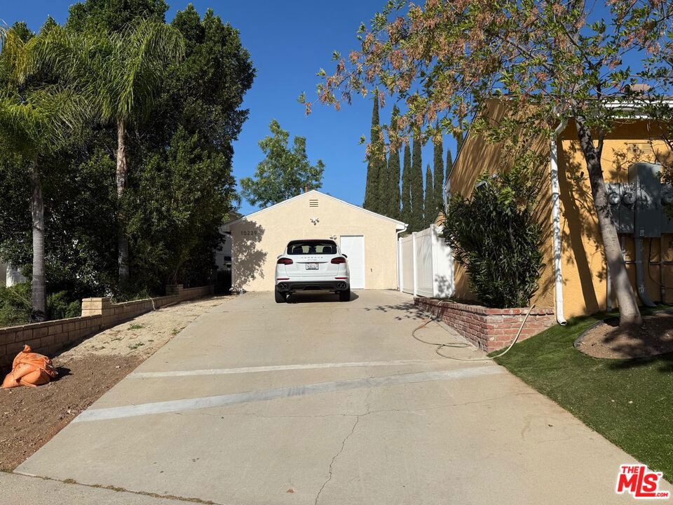 10229 N Jumilla Avenue