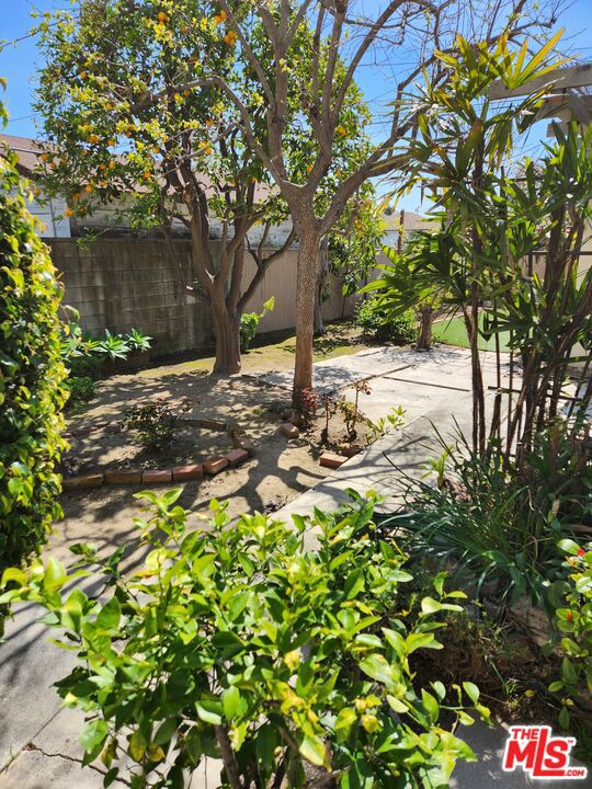 1703 Amherst Avenue, Los Angeles CA: https://media.crmls.org/mediaz/e2c7b3b7-5bad-4042-8508-8969c669dab9.jpg