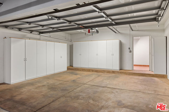 1100 21st Street, Santa Monica CA: https://media.crmls.org/mediaz/e2c93cc6-3f1f-46b7-bd68-a70b925d3389.jpg