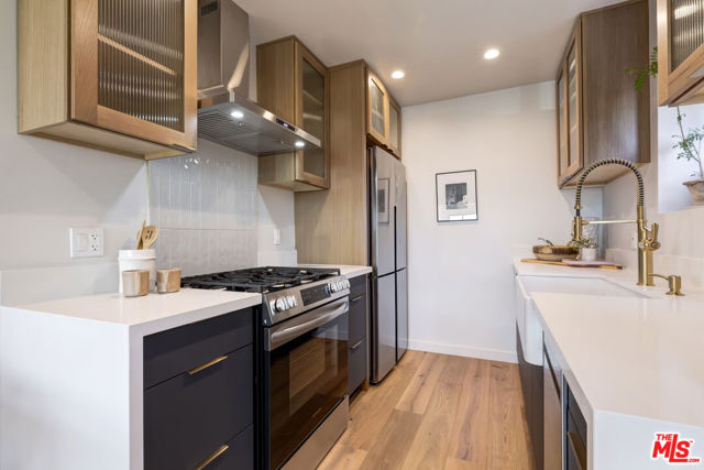 3404 Glenalbyn Drive, Los Angeles CA: https://media.crmls.org/mediaz/e2c9948f-f179-41d4-a062-f719ffc21203.jpg