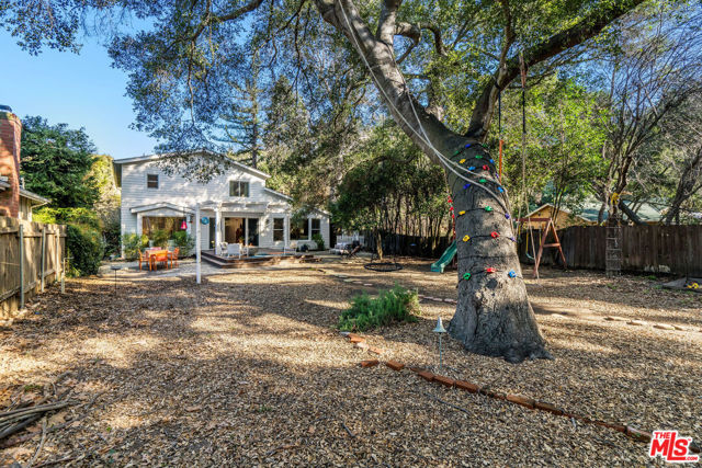 1514 Willow Drive, Topanga CA: https://media.crmls.org/mediaz/e2c9df1c-303f-48e3-8911-e56ad42cce95.jpg