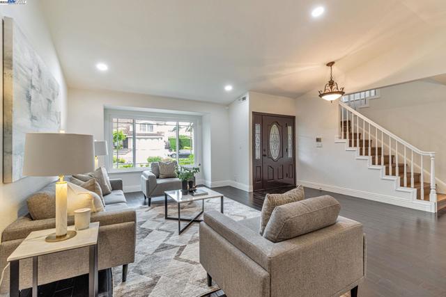 19052 Mount Lassen Drive, Castro Valley CA: https://media.crmls.org/mediaz/e2ca207d-6766-4565-aea6-cf86b92b6533.jpg