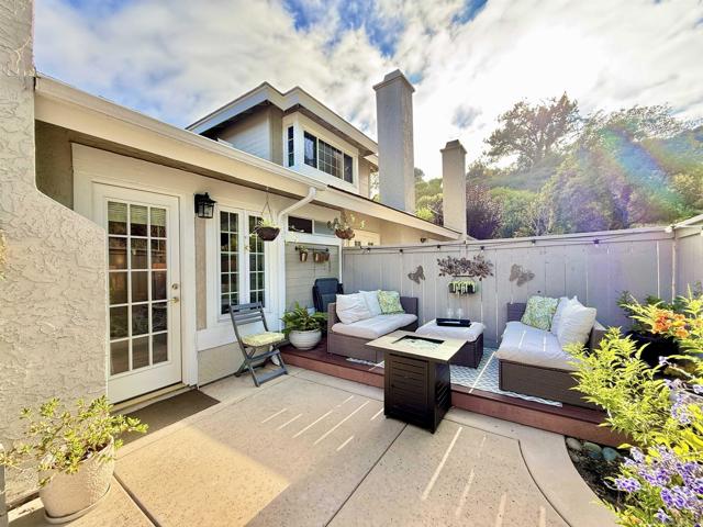 543 Rockport Ct, Encinitas CA: https://media.crmls.org/mediaz/e2ca5de4-1c3e-4f4b-bc3c-a52bfa5a41fb.jpg