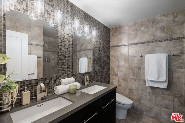 1230 Horn Avenue, West Hollywood CA: https://media.crmls.org/mediaz/e2caa875-3842-48fa-a767-c5576a3c10f9.jpg