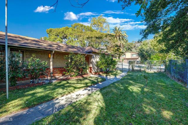 Detail Gallery Image 4 of 49 For 3942 Los Olivos Ln, Glendale,  CA 91214 - 3 Beds | 2 Baths