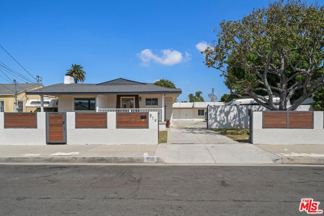 519 W Elm Avenue, Inglewood CA: https://media.crmls.org/mediaz/e2cb6d6f-77d4-4169-9184-9882f9f97ad9.jpg