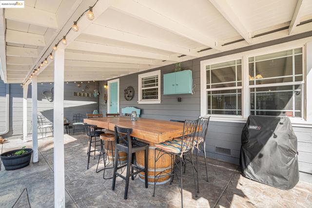210 Delta Ave, Brentwood CA: https://media.crmls.org/mediaz/e2cba839-b1b0-4726-8d2e-1d740ee1183b.jpg