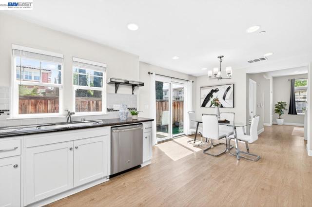 3651 Branding Iron Pl, Dublin CA: https://media.crmls.org/mediaz/e2cbb9b7-6b87-4799-8d14-6c937385571a.jpg