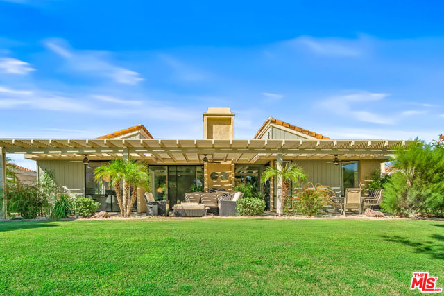 72305 Rodeo Way, Rancho Mirage CA: https://media.crmls.org/mediaz/e2cbf8cb-3129-43e0-9cec-6c25c628da94.jpg