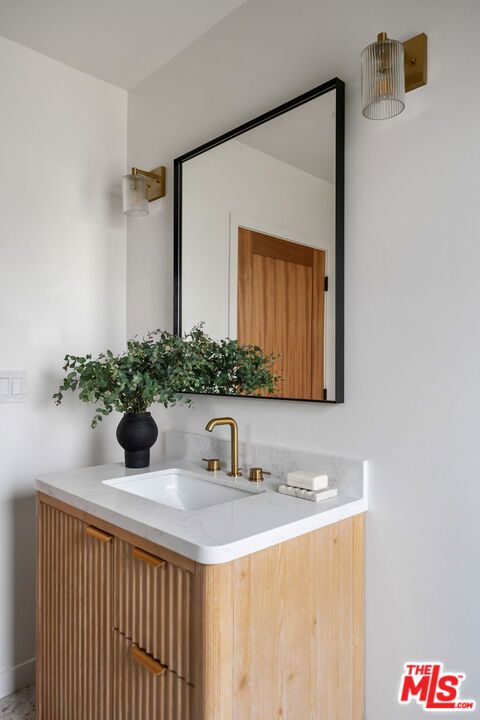 5215 Parkglen Avenue, Los Angeles CA: https://media.crmls.org/mediaz/e2cc09e8-d4a0-4985-903f-a9b54a3147d1.jpg
