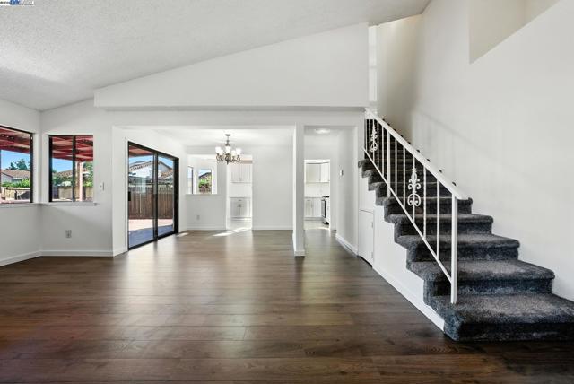 2524 Brazil Ct, Antioch CA: https://media.crmls.org/mediaz/e2ccc6c7-06f1-4813-b6b7-69f099acd0ab.jpg