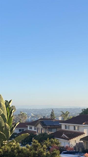 2002 Mendocino Blvd, San Diego CA: https://media.crmls.org/mediaz/e2cce8e5-065a-4c17-a3d7-3b9e71c3432f.jpg