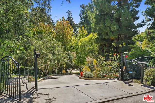 15934 Alcima Avenue photo 3