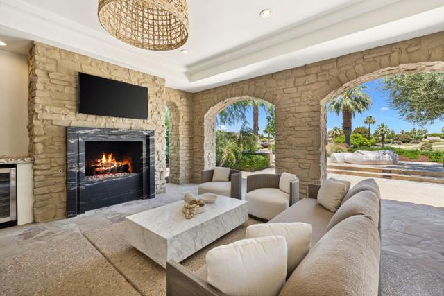 80740 Via Portofino, La Quinta CA: https://media.crmls.org/mediaz/e2cda16b-9822-437c-af93-b6f346f25c35.jpg