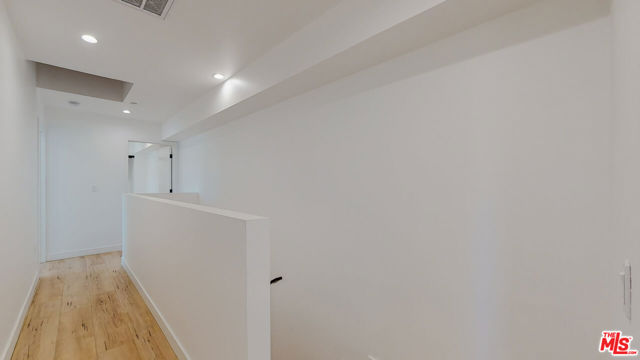 14423 Califa Street, 1/2 photo 22