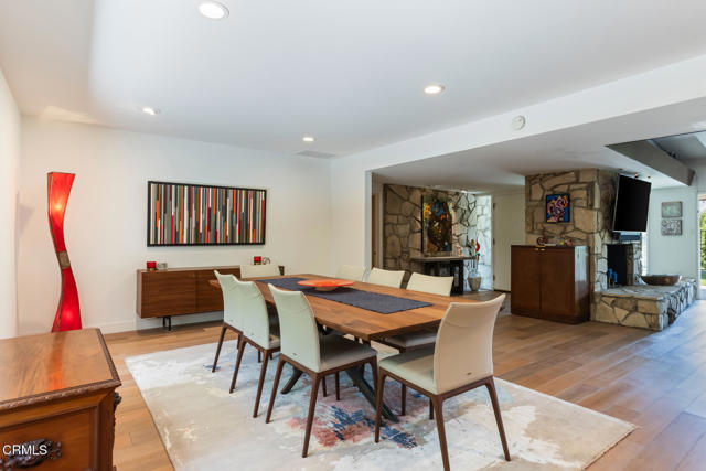 3608 Hampstead Road, La Canada Flintridge CA: https://media.crmls.org/mediaz/e2ce0ddb-9b3f-4a63-9302-1577873f4a74.jpg