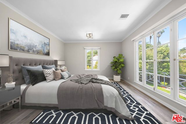 1004 N Beverly Drive, Beverly Hills CA: https://media.crmls.org/mediaz/e2ce6753-86e1-4bf0-b28f-56b54512150b.jpg