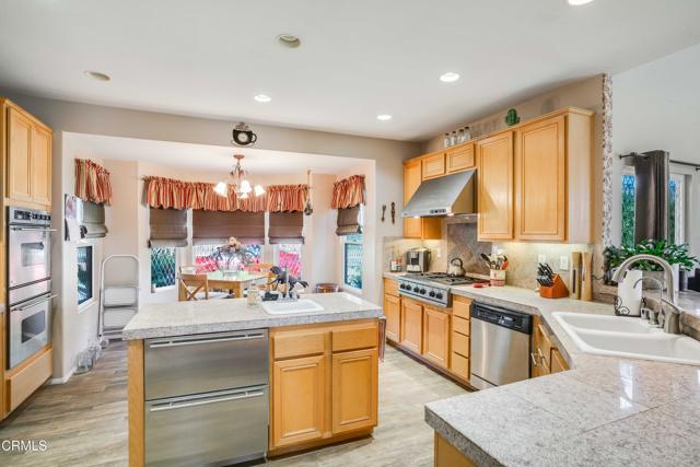 35135 Caprock Road, Santa Clarita CA: https://media.crmls.org/mediaz/e2cea11c-92b3-49eb-8f99-729acb96d1b0.jpg